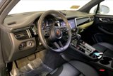 Certified 2025 Porsche Macan image 4