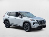 Used 2024 Nissan Rogue SV image 3