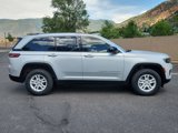 Used 2022 Jeep Grand Cherokee Laredo w/ Luxury Tech Group I image 2