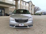 Used 2016 Chrysler Town & Country Touring image 2