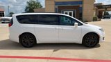 Used 2019 Chrysler Pacifica Limited image 2