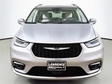 Used 2021 Chrysler Pacifica Touring-L image 2