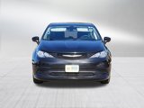 Used 2022 Chrysler Voyager LX image 2
