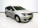 Used 2018 Chrysler Pacifica Touring-L image 3