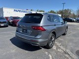 Used 2022 Volkswagen Tiguan SE w/ Panoramic Sunroof Package image 3