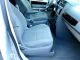 Used 2010 Chrysler Town & Country Touring image 5