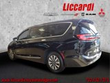 New 2023 Chrysler Pacifica Limited w/ Uconnect Theater Family Group image 3