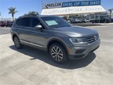 Used 2018 Volkswagen Tiguan SE w/ Panoramic Sunroof Package image 2