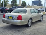 Used 2006 Lincoln Town Car Signature Limited image 2