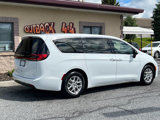 Used 2023 Chrysler Pacifica Touring-L image 4