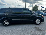 Used 2016 Chrysler Town & Country Touring image 4