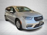 Used 2023 Chrysler Pacifica Touring-L image 4