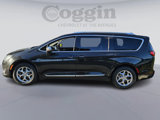 Used 2017 Chrysler Pacifica Limited image 3