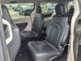 Used 2021 Chrysler Pacifica Touring-L image 5