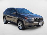 Used 2017 Jeep Cherokee Latitude w/ Comfort/Convenience Group image 3