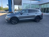 Used 2022 Volkswagen Tiguan SE w/ Panoramic Sunroof Package image 2