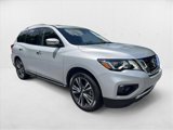 Used 2018 Nissan Pathfinder Platinum image 3