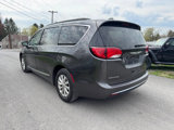 Used 2017 Chrysler Pacifica Touring-L image 2