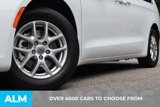 Used 2023 Chrysler Pacifica Touring-L image 3