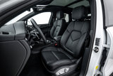 Certified 2025 Porsche Macan image 5