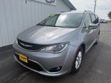 Used 2020 Chrysler Pacifica Touring-L image 5
