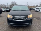 Used 2015 Chrysler Town & Country Touring image 2