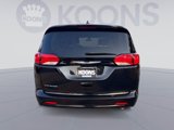 Used 2022 Chrysler Voyager LX image 5