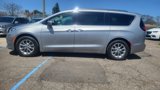 Used 2021 Chrysler Pacifica Touring-L image 6