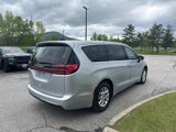 Used 2023 Chrysler Pacifica Touring-L image 5