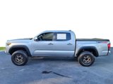Used 2019 Toyota Tacoma TRD Off-Road image 2