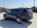 New 2025 Chrysler Pacifica Select image 5
