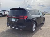 Used 2023 Chrysler Pacifica Touring-L image 5