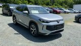 New 2025 Volkswagen Tiguan SE image 3