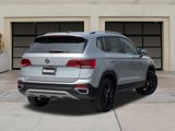 Used 2024 Volkswagen Taos SE w/ Panoramic Sunroof Package image 4