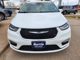 Used 2021 Chrysler Pacifica Touring-L image 2