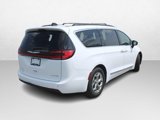 Used 2023 Chrysler Pacifica Limited image 3