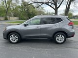 Used 2017 Nissan Rogue SV image 4