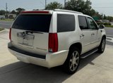 Used 2010 Cadillac Escalade Luxury image 3