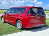 New 2025 Chrysler Pacifica Select image 2