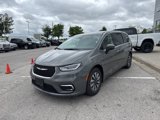 Used 2023 Chrysler Pacifica Touring-L image 4