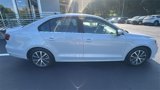 Used 2017 Volkswagen Jetta SE image 5