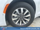 New 2025 Chrysler Pacifica Select image 5