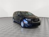 Used 2023 Chrysler Pacifica Touring-L image 2