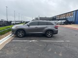 Used 2019 Toyota Highlander LE image 3
