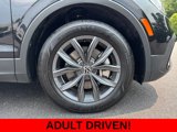 Used 2022 Volkswagen Tiguan SE image 2