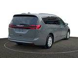 Used 2022 Chrysler Pacifica Touring-L image 6