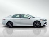 Used 2022 Toyota Camry SE image 4