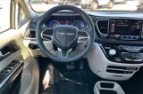 Used 2022 Chrysler Pacifica Touring-L image 4