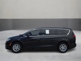 Used 2023 Chrysler Pacifica Touring-L image 2