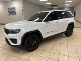 Used 2023 Jeep Grand Cherokee Altitude image 3